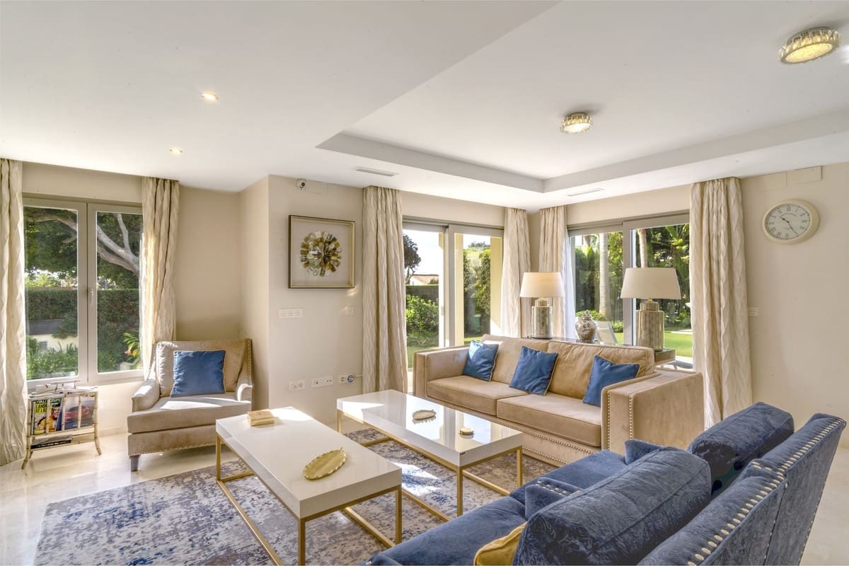 5 soverom Villa til salgs i Costabella med svømmebasseng garasje - € 3 950 000 (Ref: 8829972)