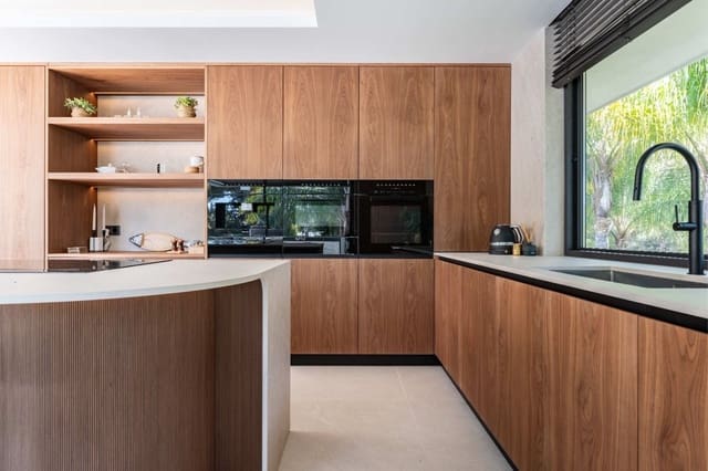 5 soverom Villa til salgs i Hacienda Las Chapas, Marbella med svømmebasseng garasje - € 5 875 000 (Ref: 8848468)