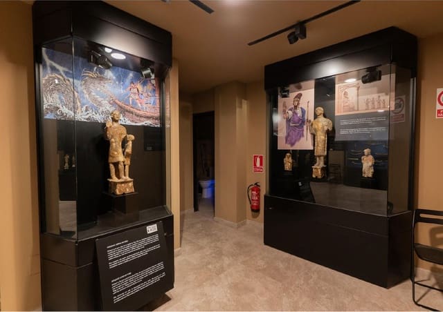 5 bedroom Commercial for sale in Centro Historico, Málaga city - € 1,275,160 (Ref: 8855984)