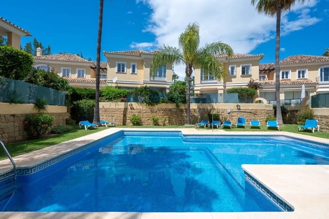 3 soveværelse Semi-Rækkehus til salg i Elviria, Marbella med swimmingpool garage - € 695.000 (Ref: 8857637)