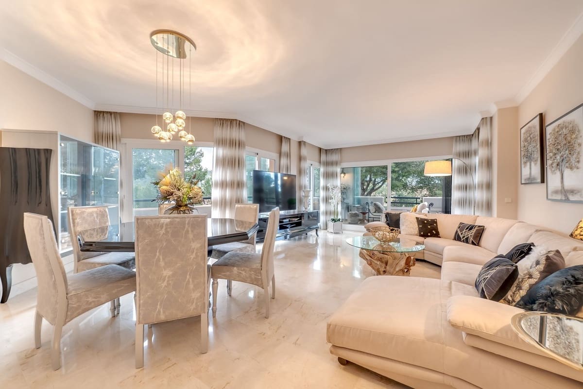 3 sypialnia Apartament na sprzedaż w Elviria z basenem garażem - 549 000 € (Ref: 8914317)