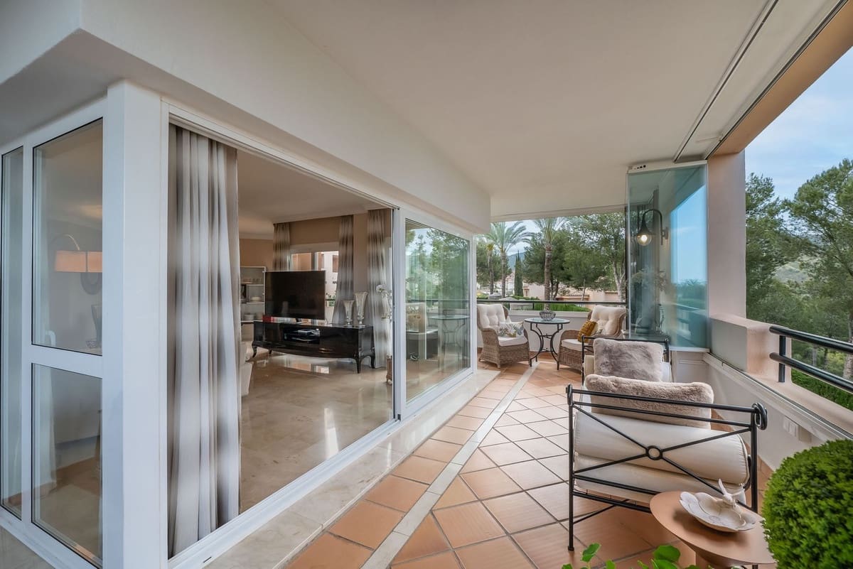 3 sypialnia Apartament na sprzedaż w Elviria z basenem garażem - 549 000 € (Ref: 8914317)