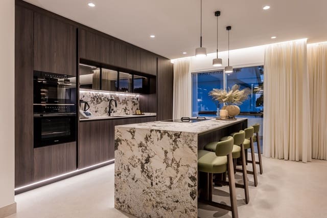 3 sovrum Lägenhet till salu i Los Monteros, Marbella med pool garage - 2 450 000 € (Ref: 8956393)