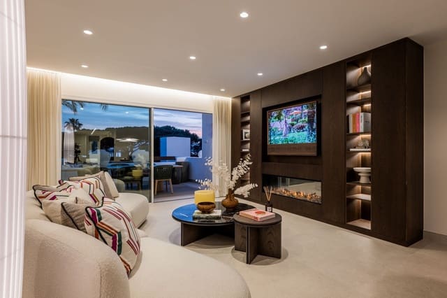 3 soverom Leilighet til salgs i Los Monteros, Marbella med svømmebasseng garasje - € 2 450 000 (Ref: 8956393)