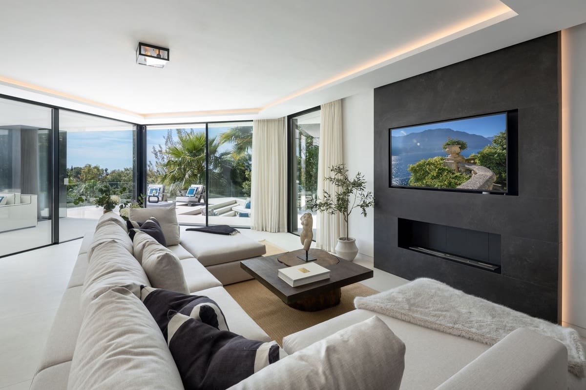 5 bedroom Villa for sale in Benahavis with pool garage - € 5,895,000 (Ref: 8971709)