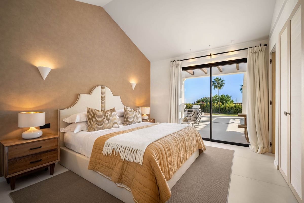 4 bedroom Villa for sale in Nueva Andalucia with pool garage - € 3,950,000 (Ref: 9006551)