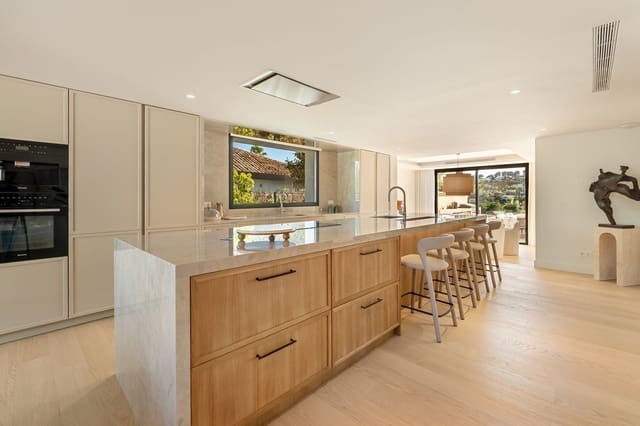 Chalet de 6 habitaciones en Nueva Andalucia, Marbella en venta con piscina garaje - 8.650.000 € (Ref: 9026155)