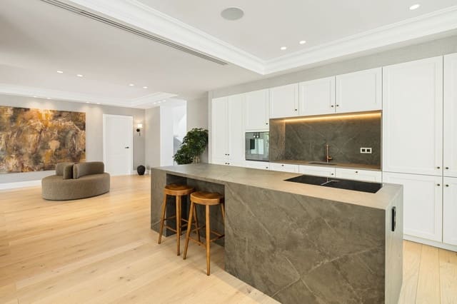 5 soverom Villa til salgs i Nueva Andalucia, Marbella med svømmebasseng garasje - € 8 295 000 (Ref: 9031199)