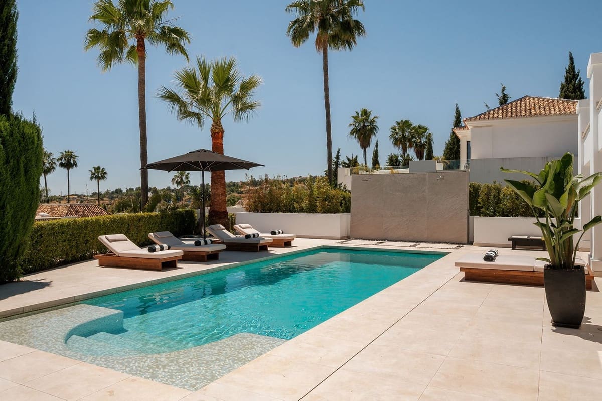 5 bedroom Villa for sale in Nueva Andalucia with pool garage - € 4,950,000 (Ref: 9034090)