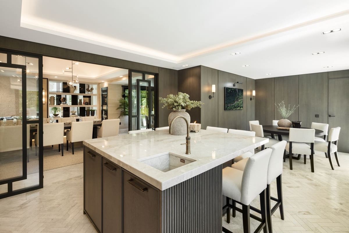 7 bedroom Villa for sale in Nueva Andalucia with pool garage - € 19,500,000 (Ref: 9066952)