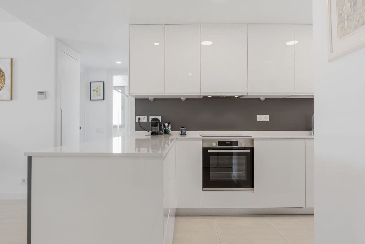 2 slaapkamer Penthouse te koop in New Golden Mile met zwembad garage - € 495.000 (Ref: 9072423)