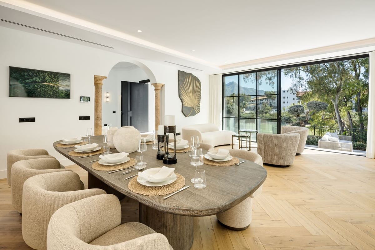 5 bedroom Villa for sale in Benahavis with pool garage - € 6,195,000 (Ref: 9072878)