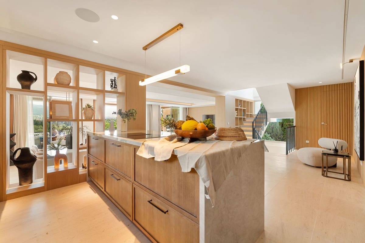 5 Zimmer Villa zu verkaufen in Nueva Andalucia mit Pool Garage - 5.150.000 € (Ref: 9103988)