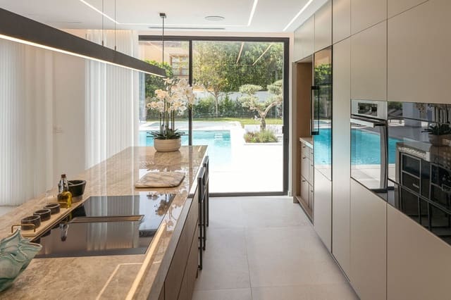 4 soverom Villa til salgs i Nueva Andalucia, Marbella med svømmebasseng garasje - € 3 395 000 (Ref: 9144610)