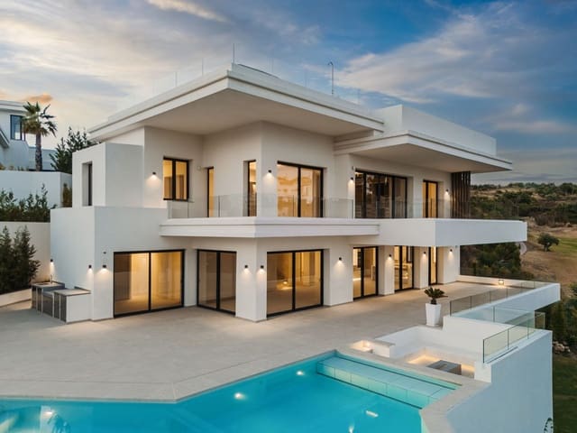 4 makuuhuone Huvila myytävänä paikassa Estepona mukana uima-altaan 
autotalli - 3 000 000 € (Ref: 9148487)