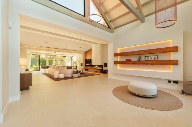 5 bedroom Villa for sale in Puerto Banus, Marbella with pool garage - € 6,500,000 (Ref: 9151095)