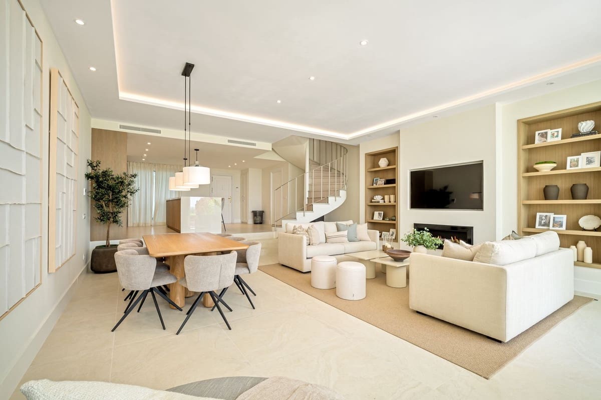 4 soveværelse Byhus til salg i La Quinta med swimmingpool garage - € 1.875.000 (Ref: 9153358)