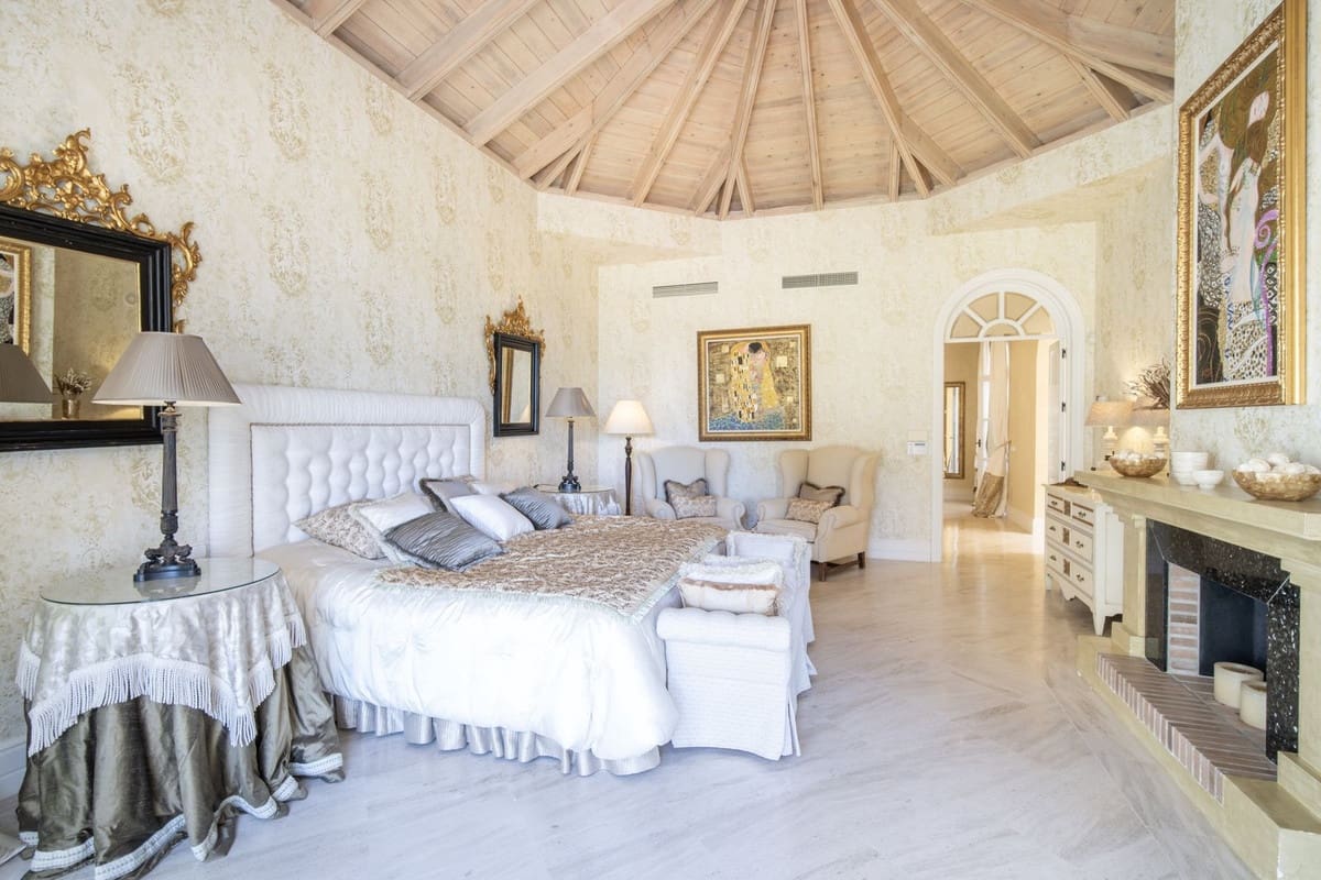 7 soverom Villa til salgs i Golden Mile med svømmebasseng garasje - € 13 800 000 (Ref: 9201996)