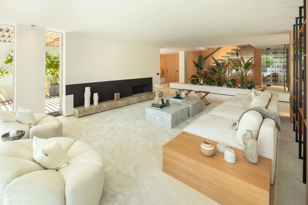 4 bedroom Villa for sale in Nueva Andalucia with pool garage - € 3,550,000 (Ref: 9205706)