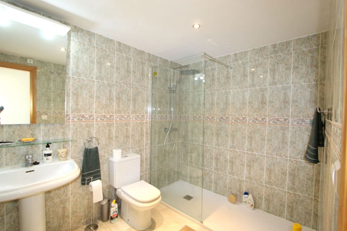 2 soveværelse Lejlighed til salg i La Cala de Mijas med swimmingpool garage - € 369.000 (Ref: 9254366)