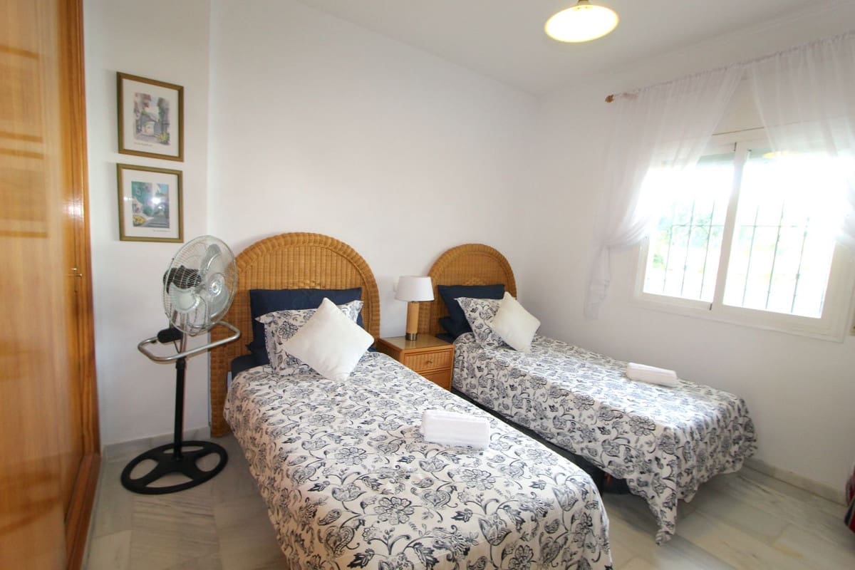 2 soveværelse Lejlighed til salg i La Cala de Mijas med swimmingpool garage - € 369.000 (Ref: 9254366)