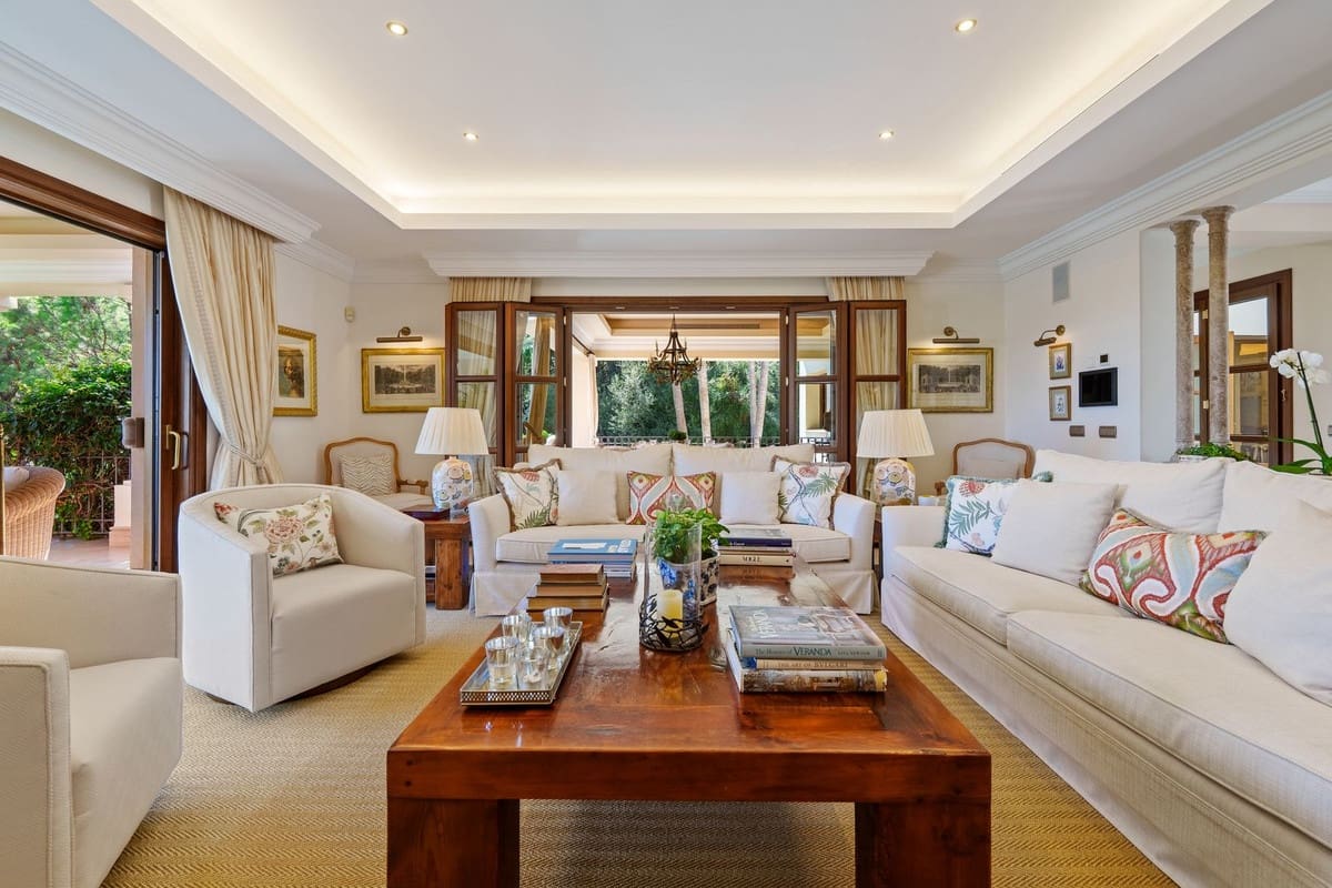 6 slaapkamer Villa te koop in Golden Mile met zwembad garage - € 8.950.000 (Ref: 9299002)