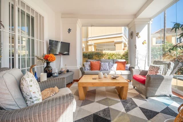 3 bedroom Semi-detached Villa for sale in Elviria, Marbella with pool garage - € 675,000 (Ref: 9301731)