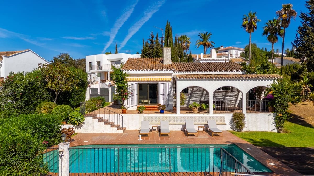 2 soverom Villa til salgs i Elviria med svømmebasseng garasje - € 825 000 (Ref: 9330867)