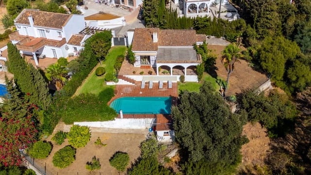 2 sypialnia Willa na sprzedaż w Elviria, Marbella z basenem garażem - 825 000 € (Ref: 9330867)