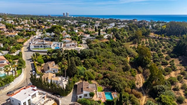 2 sypialnia Willa na sprzedaż w Elviria, Marbella z basenem garażem - 825 000 € (Ref: 9330867)