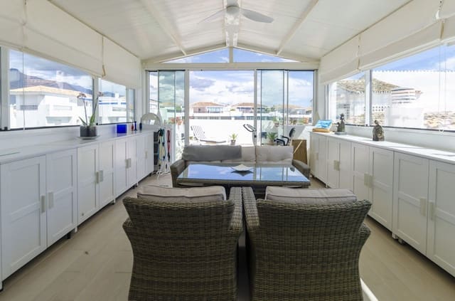 3 soveværelse Penthouse til salg i Puerto Banus, Marbella med swimmingpool garage - € 1.197.000 (Ref: 9343736)