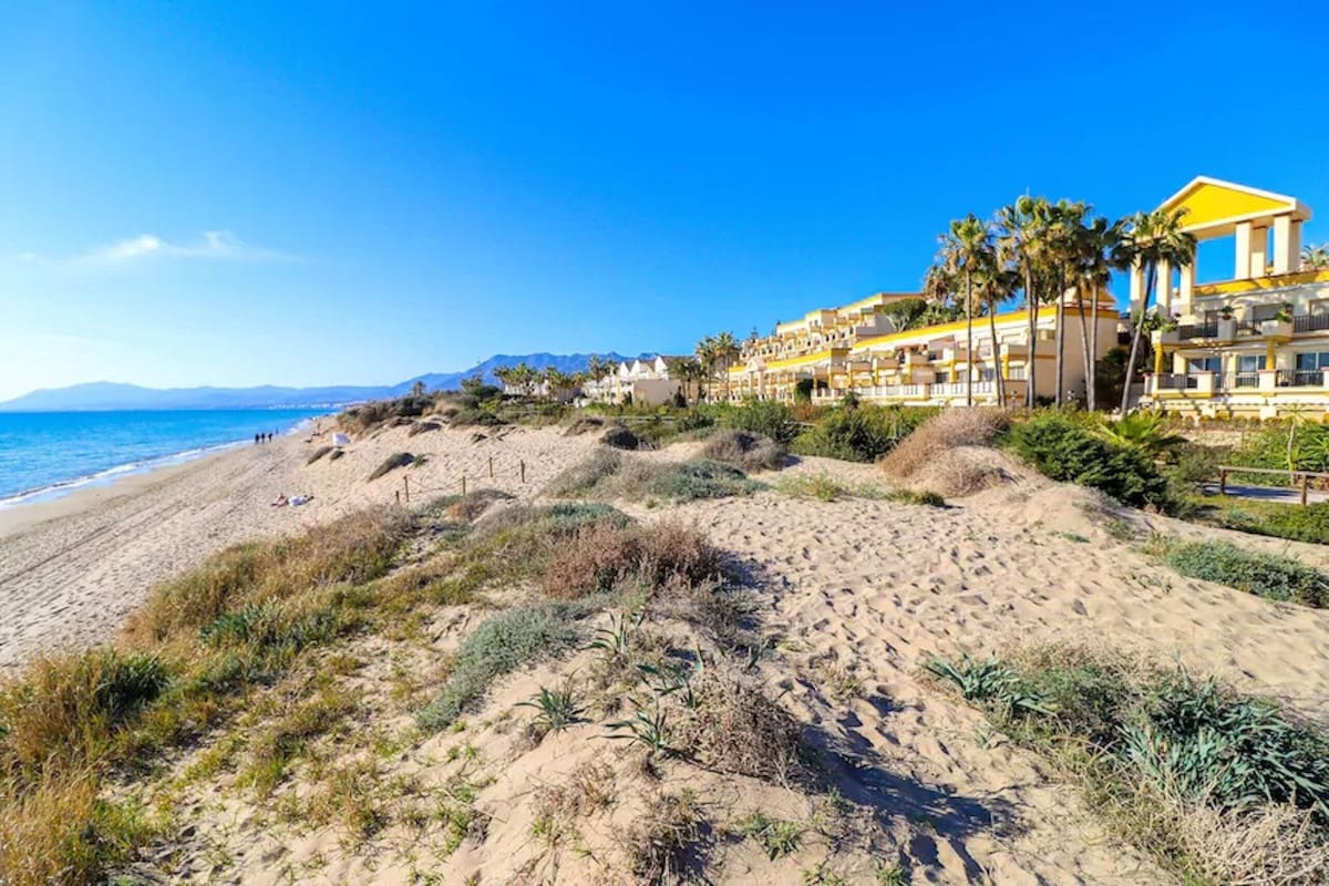 1 slaapkamer Strandappartement te koop in Elviria met zwembad - € 360.000 (Ref: 9496405)