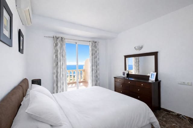 Apartamento de 2 habitaciones en Carvajal, Fuengirola en venta con piscina garaje - 350.000 € (Ref: 9626975)