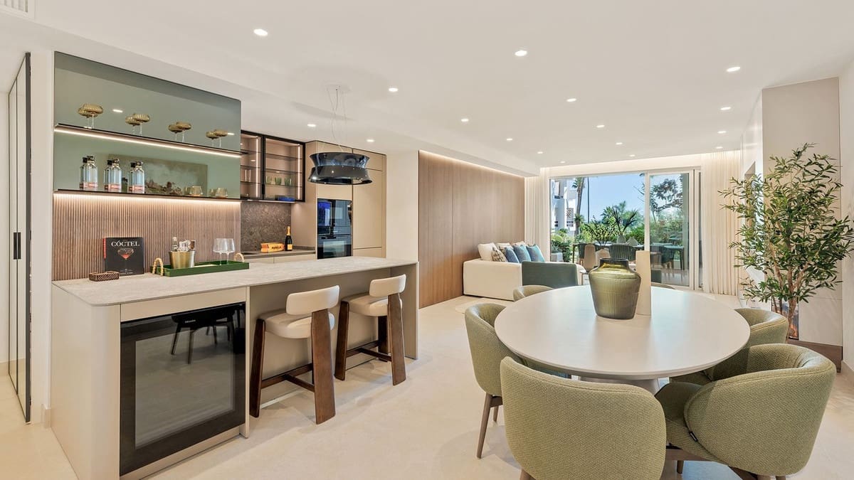 3 bedroom Beach Apartment for sale in Estepona - € 1,995,000 (Ref: 9646344)