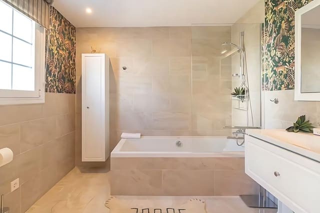 Chalet de 5 habitaciones en El Paraiso, Estepona en venta - 2.800.000 € (Ref: 9654434)