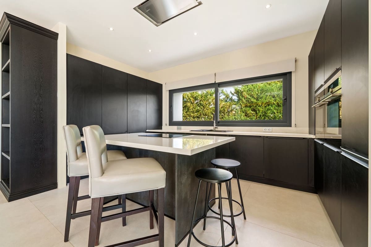 6 slaapkamer Villa te koop in La Quinta met zwembad garage - € 4.695.000 (Ref: 9659694)