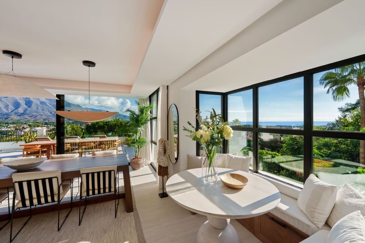 6 soverom Villa til salgs i Nueva Andalucia med svømmebasseng garasje - € 9 950 000 (Ref: 9659695)