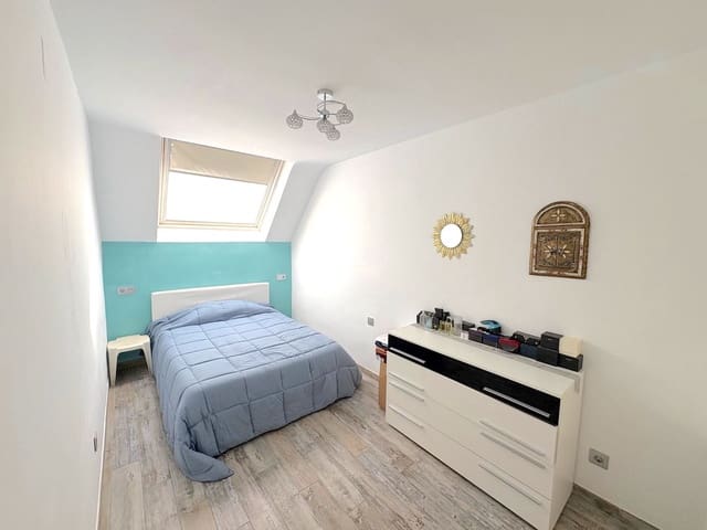 Casa de 3 habitaciones en Estepona en venta - 698.000 € (Ref: 9669696)