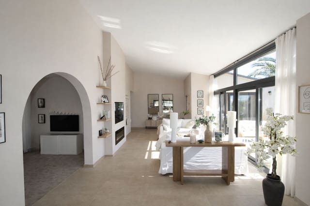 4 makuuhuone Huvila myytävänä paikassa Elviria, Marbella mukana uima-altaan 
autotalli - 1 100 000 € (Ref: 9676547)