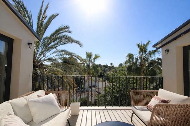 4 makuuhuone Huvila myytävänä paikassa Elviria, Marbella mukana uima-altaan 
autotalli - 1 100 000 € (Ref: 9676547)