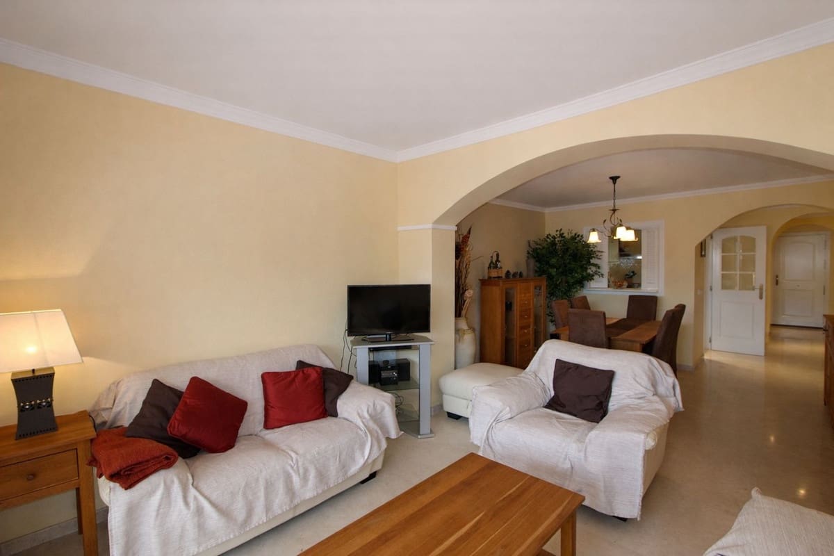 2 bedroom Apartment for sale in Elviria with pool garage - € 460,000 (Ref: 9769907)