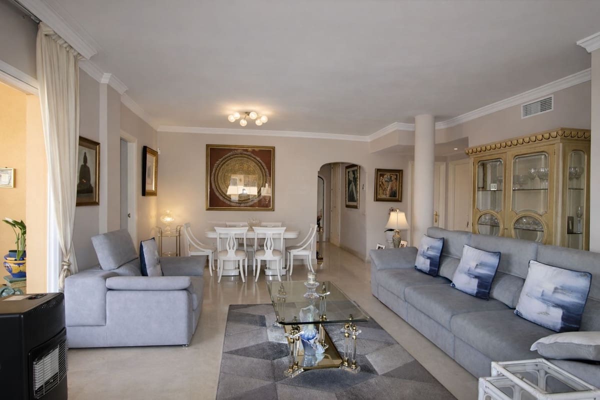 3 bedroom Penthouse for sale in Elviria with pool garage - € 599,000 (Ref: 9788061)