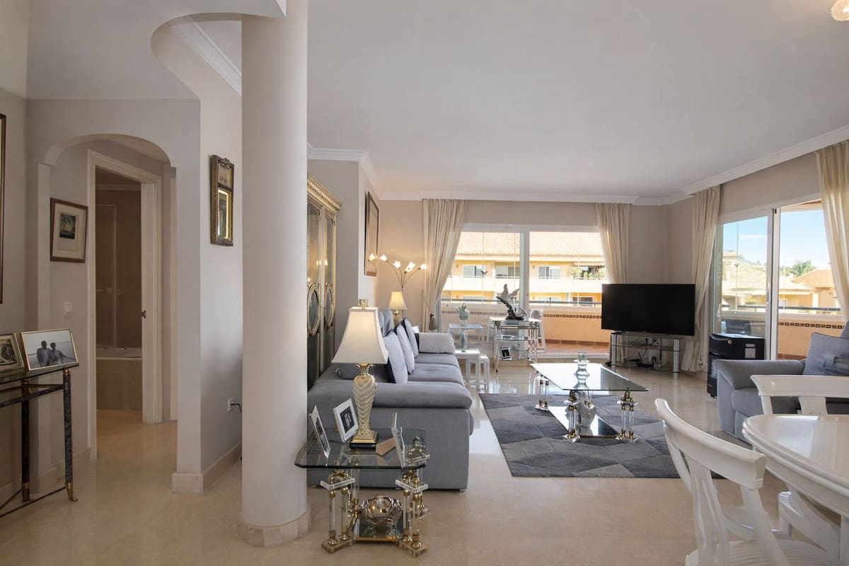 3 bedroom Penthouse for sale in Elviria with pool garage - € 599,000 (Ref: 9788061)