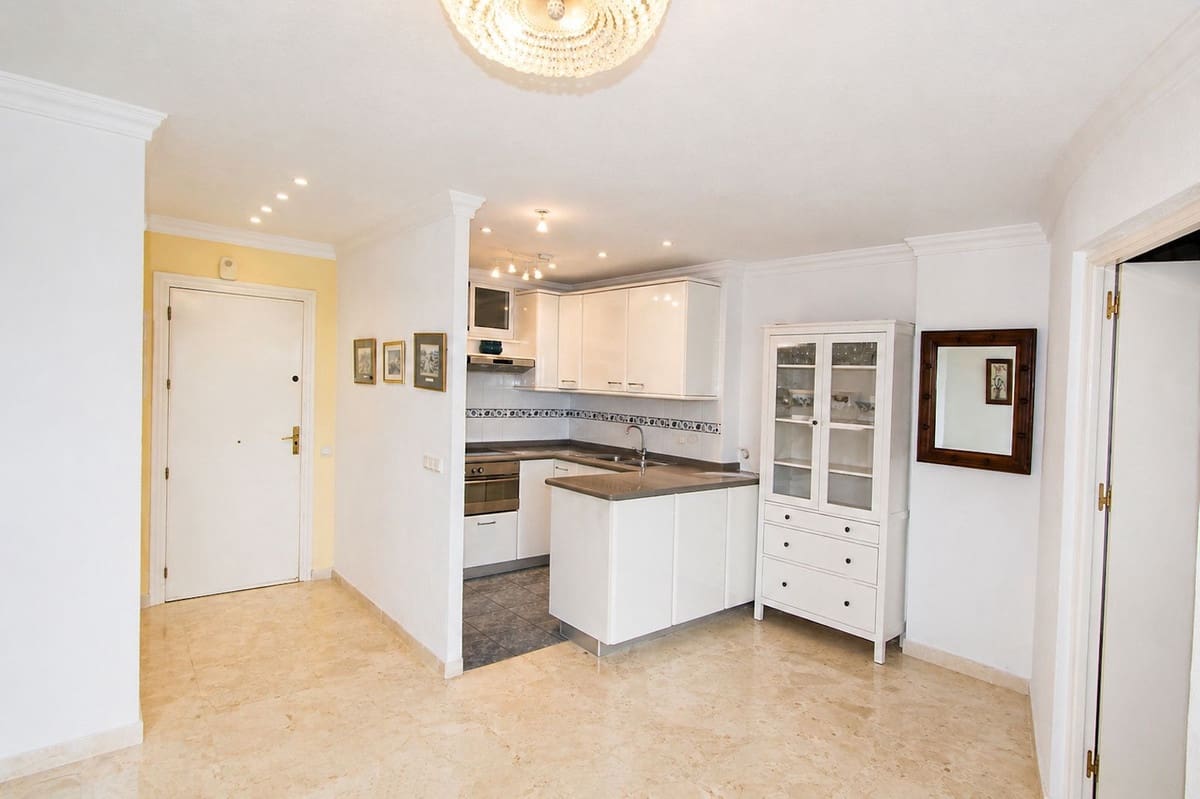 1 makuuhuone Ranta-asunto myytävänä paikassa Marbesa mukana uima-altaan 
autotalli - 320 000 € (Ref: 9805638)