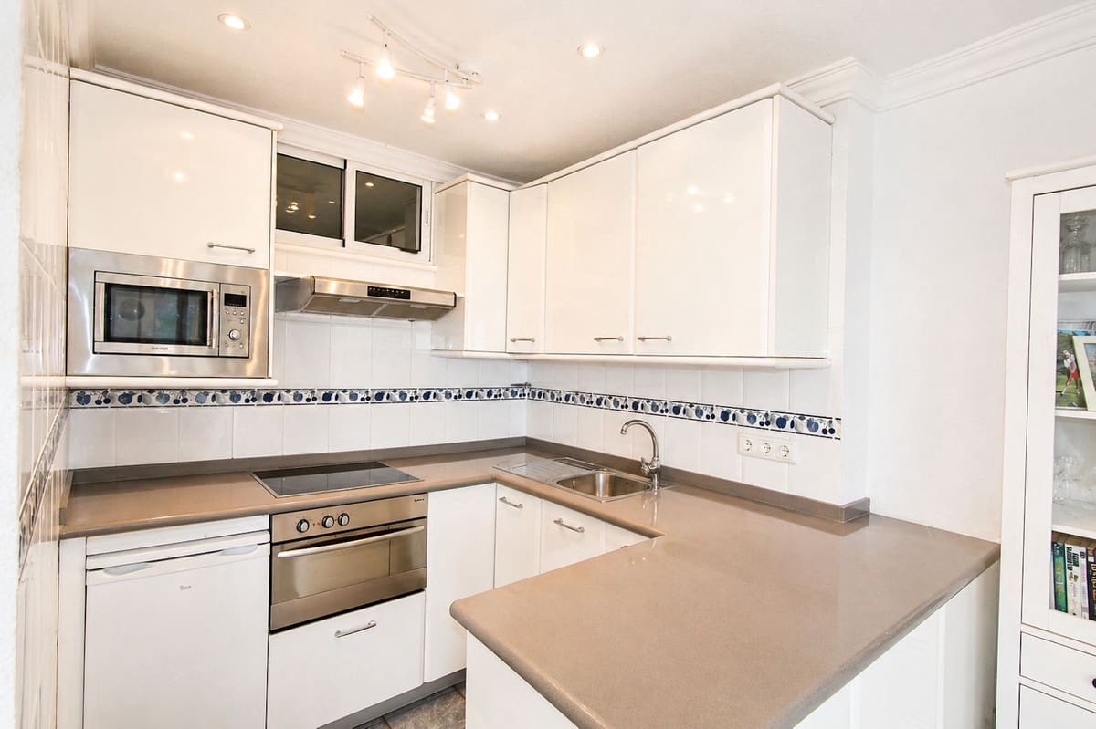 1 makuuhuone Ranta-asunto myytävänä paikassa Marbesa mukana uima-altaan 
autotalli - 320 000 € (Ref: 9805638)