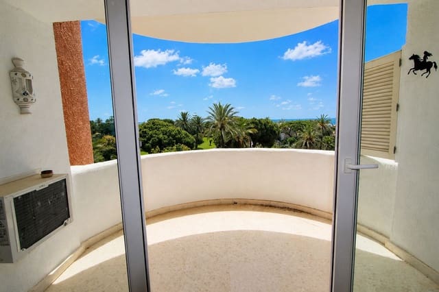 1 makuuhuone Ranta-asunto myytävänä paikassa Marbesa, Marbella mukana uima-altaan 
autotalli - 320 000 € (Ref: 9805638)