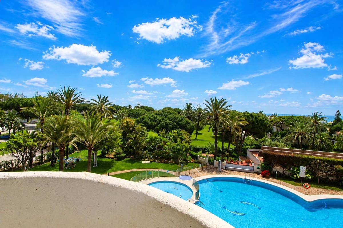 1 makuuhuone Ranta-asunto myytävänä paikassa Marbesa mukana uima-altaan 
autotalli - 320 000 € (Ref: 9805638)