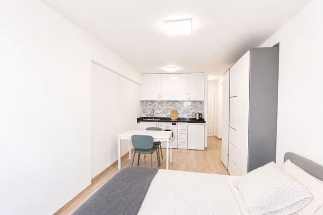 Studio til salgs i Marbella med svømmebasseng - € 180 000 (Ref: 9937049)