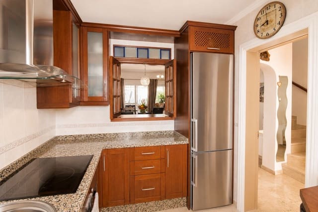 5 Zimmer Haus zu verkaufen in Marbella mit Pool Garage - 560.000 € (Ref: 9964075)