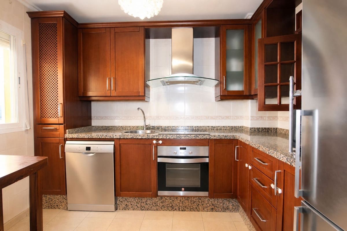 5 quarto Casa em Banda para venda em Marbella com piscina garagem - 560 000 € (Ref: 9964075)